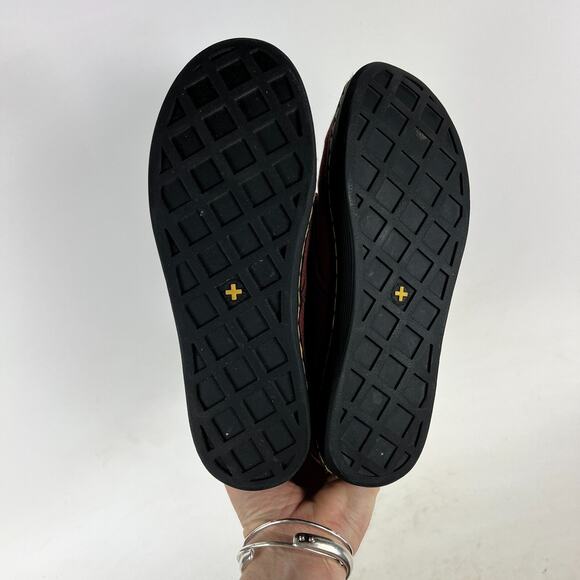 Dr. Martens Shoreditch Ankle Booties Women's 6 Red Canvas Lace-Up High Top AW004 - Picture 8 of 9